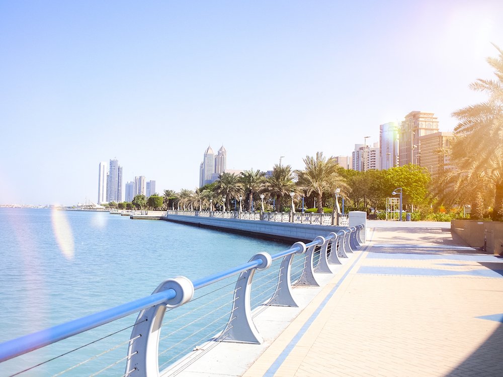 افضل شاطئ في أبوظبي للعوائل وأسعار الدخول 2023