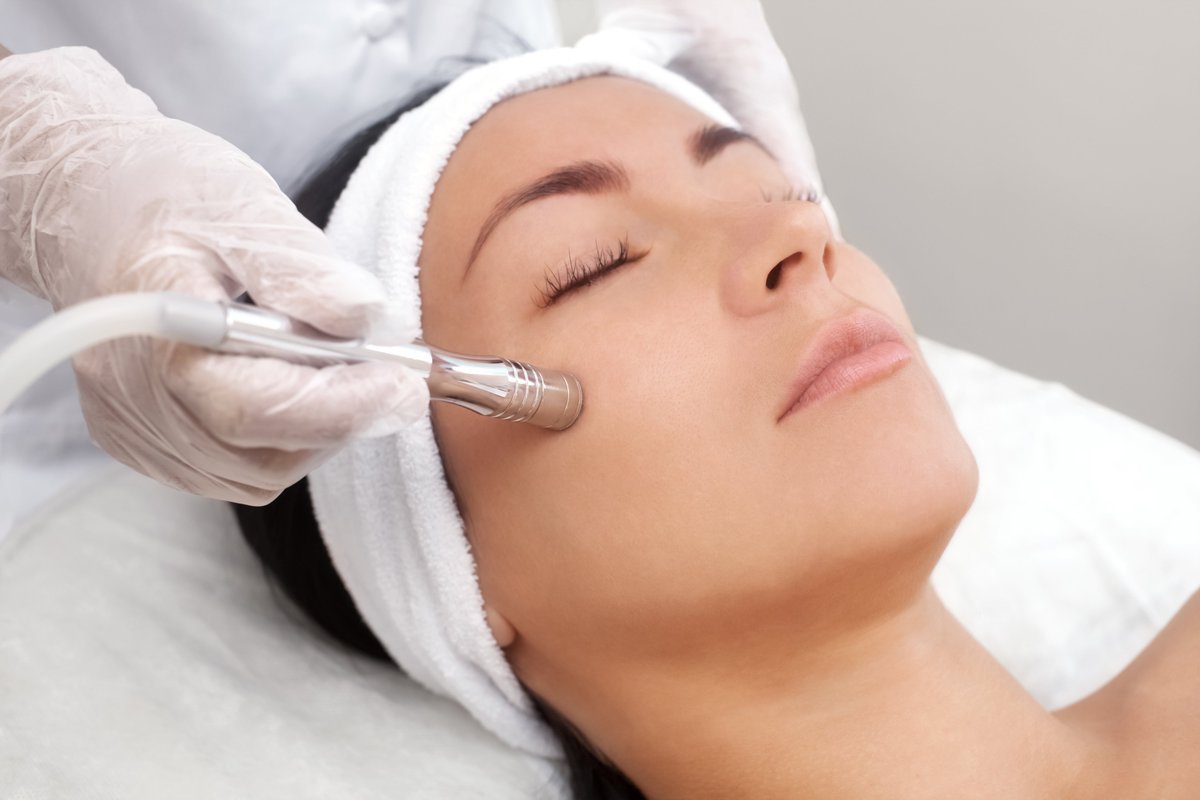 مراكز تقدم جلسات هايدرافيشل العلاجية في دبي