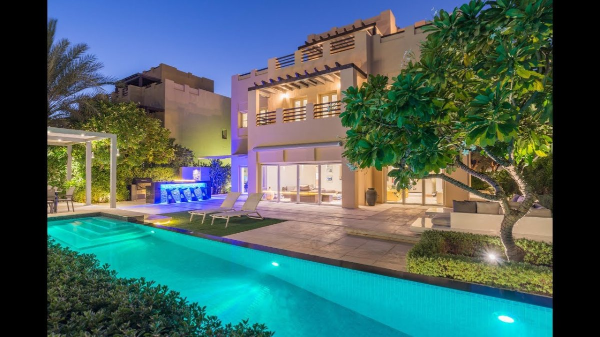 معلومات عن هتان البحيرات