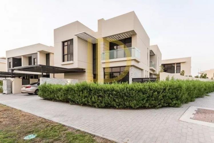 معلومات عن كوينز ميدوز