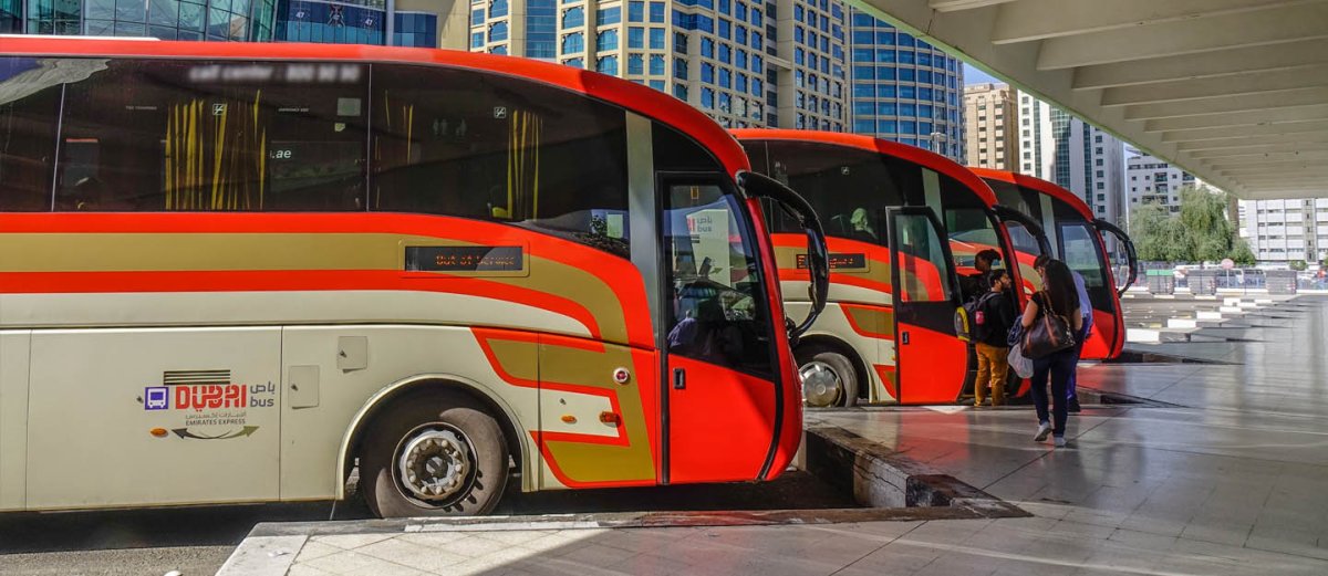 دليل المواصلات العامة من الشارقة إلى دبي ومواعيد رحلات الحافلات العامة 2024