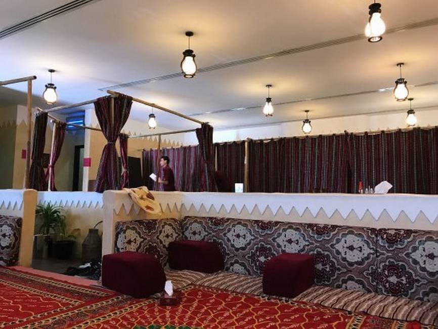 أشهر مطاعم الجلسات العربية في أبوظبي لعام 2024