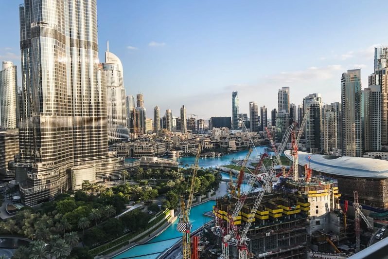 دليل المناطق الحرة في إمارة دبي 2024