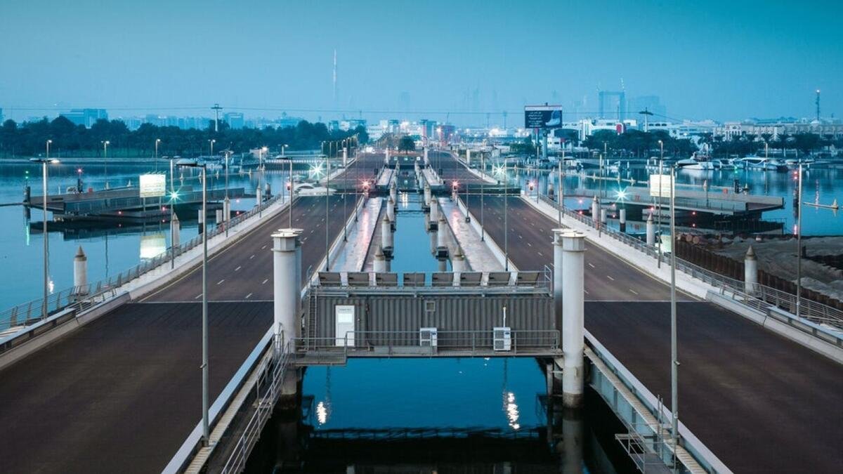 كل ما عليك معرفته عن الجسر العائم في دبي 2024