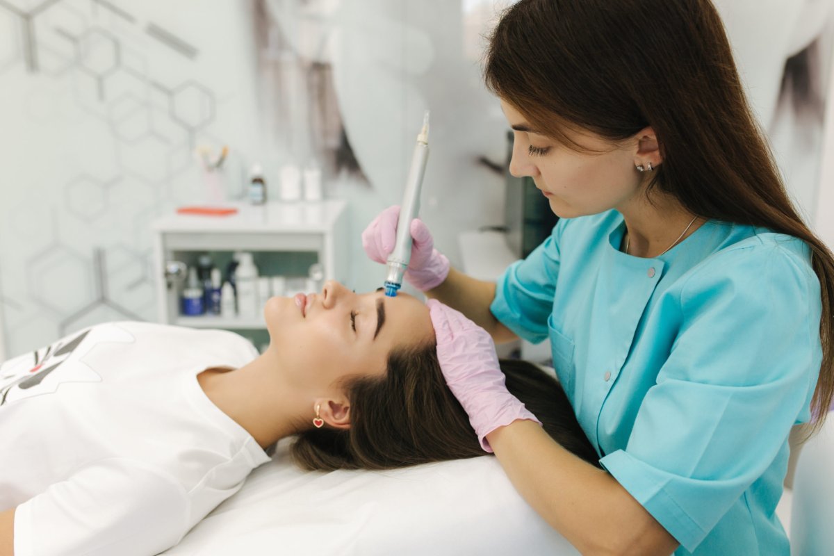 عيادات التجميل ومراكز العناية بالبشرة في الشارقة 2024
