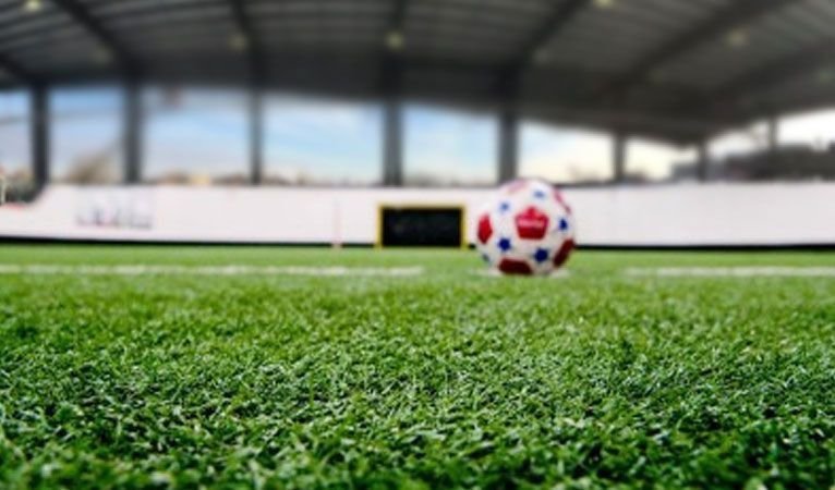 أفضل ملاعب كرة قدم للحجز في دبي 2024