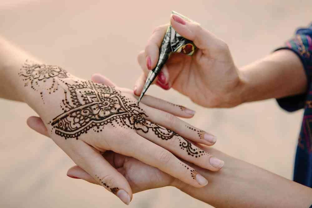 أفضل صالونات نقش الحناء في دبي 2024