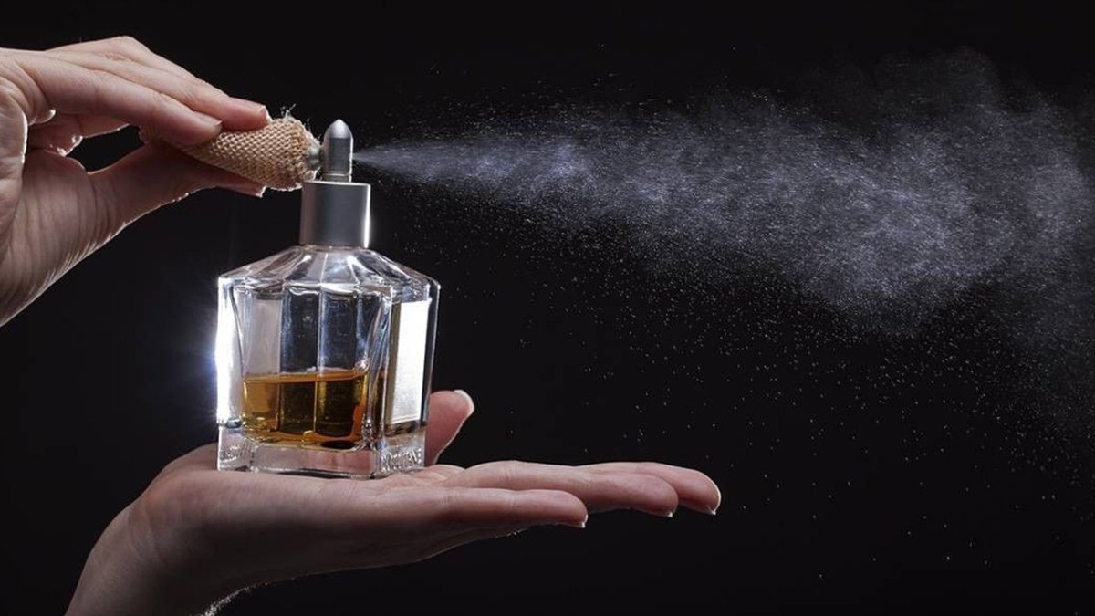 تفسير رائحة العطر في المنام لابن سيرين