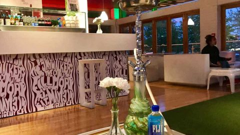 مقاهي شيشة في دبي تعمل 24 ساعة