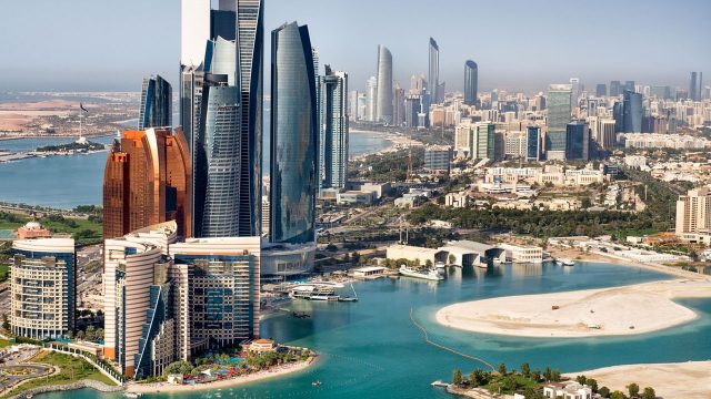 كم تكلفة الحصول على رخصة تجارية من أبوظبي