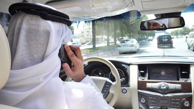 ما هي مخالفة استخدام الهاتف أثناء القيادة في الإمارات