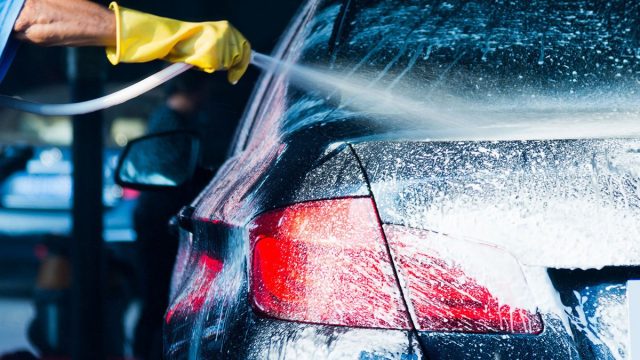 شركات تقدم خدمة غسيل السيارات في المنزل بدبي 2024