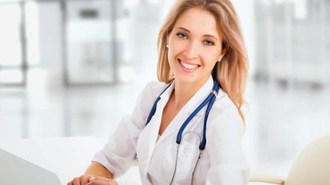 خطوات الحصول على ترخيص مزاولة مهنة الطب في الإمارات 2024