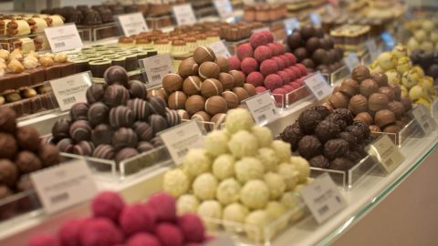 أشهر محلات الشوكولاتة في الشارقة 2024