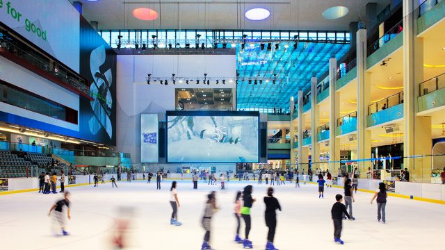 دليل حلبة دبي للتزلج في دبي مول؛ الأسعار والبرامج التدريبية والترفيهية 2024