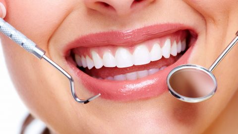 رواتب أطباء الأسنان في الامارات على حسب الخبرة في القطاع العام والخاص 2024