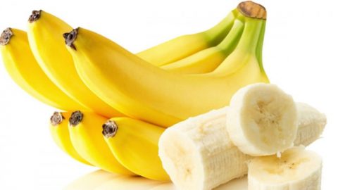 الموزة كم سعرة حرارية وفوائد واضرار الافراط في تناول الموز